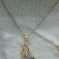 گوشواره و پلاک طلا نو نو بدون استفاده