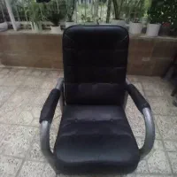 صندلی اداری بدون ایراد ۱۲عدد همراه با میز وسط