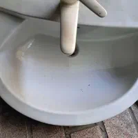 روشویی و شیر