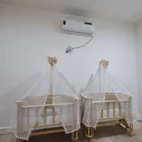 تخت کنار مادر