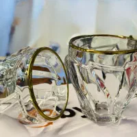 نیم لیوان لب طلایی