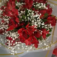 دسته گل تازه و زیبا، هنوزم زیبا و سالمه