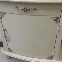 اینه و کنسول با دو عدد شمعدان سفید