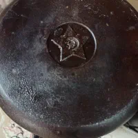 ماهیتابه آهنی