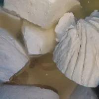پنیر تازه کشک یا پت او محلی موجود است