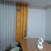 والان کنار پرده هازان