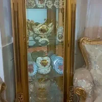 ویترین ومیز چرخ  کت و شلوار در حد نو