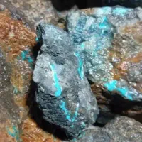 سنگ.راف فیروزه نیابوری ونگینی و تیزبری موجوده