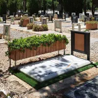 کاشت انواع گل با گلدان+چمن برای مقبره
