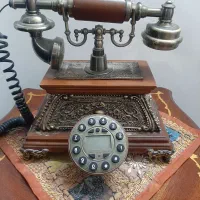 تلفن سلطنتی و میز تلفن معرق