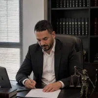 وکیل تخصصی کیفری / حل پرونده‌های سخت