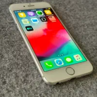 آیفون 6 64 گیگ بسیار تمیز کم‌کار