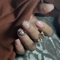 کاشت و ترمیم لوکس ناخن در مهرشهر