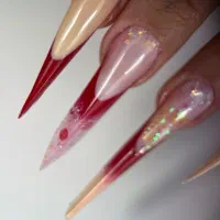 آموزش تخصصی کاشت و طراحی ناخن