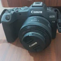 دوربین حرفه ای عکاسی و فیلمبرداری r8 با لنز 50فیکس