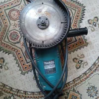 یک عدد فرز ماکیتا درحد نو با کارتون