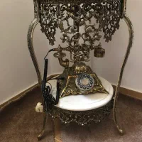 میز برنز تاج دار
