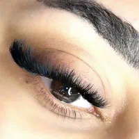 اکستنشن مژه با بیش از ۵ سال سابقه کار