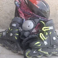 کفش اسکیت با وسایل و کلاه و کیف
