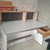 پیشخوان و صندلی