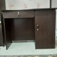 میز مطالعه استفاده نشده