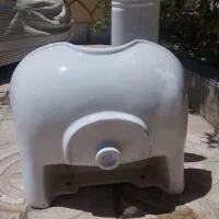 یک عدد سرشور با شیر اب