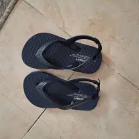 یک سری کفش همگی سایز 23