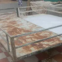 تخت اهنی