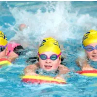 آموزش شنا کودک و بانوان