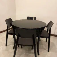 میز نهار خوری ۴ نفره مشکی با پارچه طوسی در حد نو