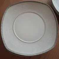 ۳ عدد بشقاب پلو خوری و ۲ تا خورشت خوری چینی