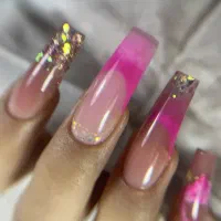 دستیار ناخن کار