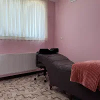 تخت‌وصندلی‌استادکارصدفی‌برای سالن فقط۲ماه استفاده