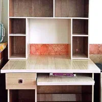 میز کامپوتر به همراه کتاب خانه