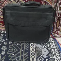 یک عدد کیف لب تاپ مشکی دویست هزار تومان