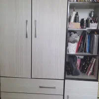 کمد لباس،و تابلو