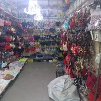 فروشنده با تجربه لباس زیر