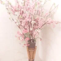 گلدان گل شکوفه های گیلاس وآلبالو