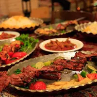 به یک طعم زن .نظافت چی و سالن دار نیازمندیم