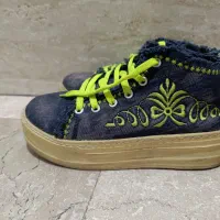 کفش کتونی لی