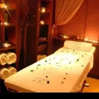 تخت و روغن ماساژ