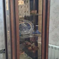 ویترین بوفه و میز عسلی جلو مبلی