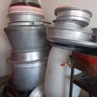 تعدادی دیگ چکشی ودیگ درب دار و گاز صنعتی