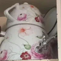 کتری قوری شیر دار روی گاز
