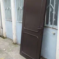 درب اتاق و سرویس ها