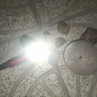 مقداری سنگ نور داخلش رد میشه