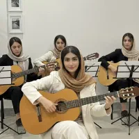 اموزش گیتار پاپ کلاسیک ویژه بانوان کودکان