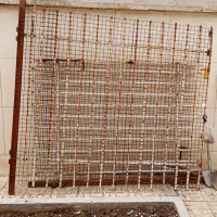 یک درب باغ و ۱۳۶ عدد نبش آهنی پایه فنس