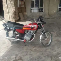 یک موتور سیکلت 200وحشی مدل95 لیفان