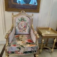 دو عدد مبل کلاسیک منبت‌کاری با پارچه فوق العاده